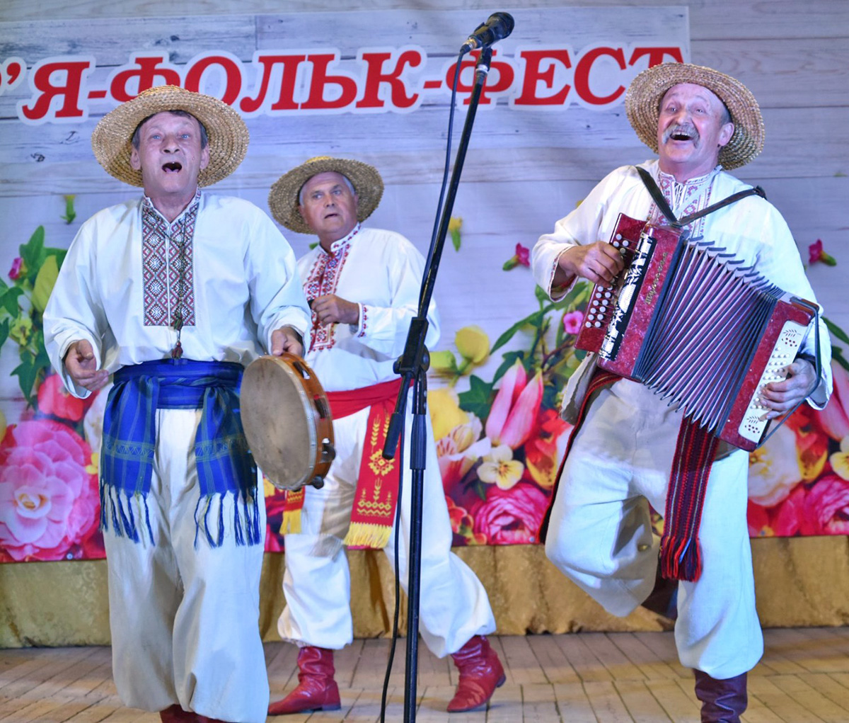 Під такі пісні ноги самі йдуть у танець, а душа сміється. Фото з сайту bilozirska.gromada.org.ua